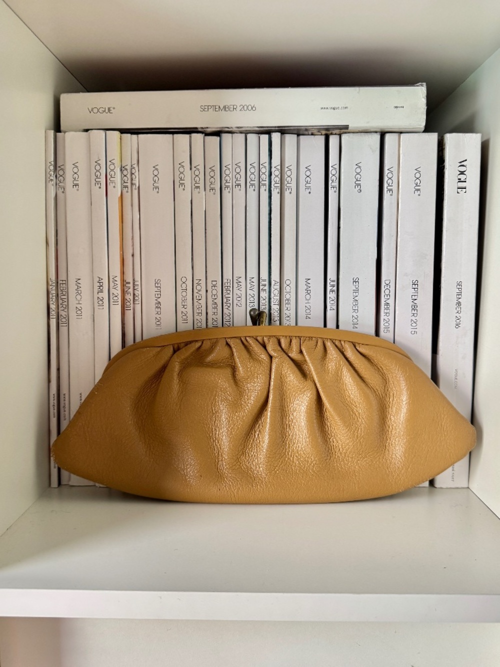 Vintage camel clutch tan brown leather purse bag 1950s 60s E-W coin purse shape